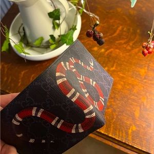 Gucci-Black GG Supreme Snake Wallet